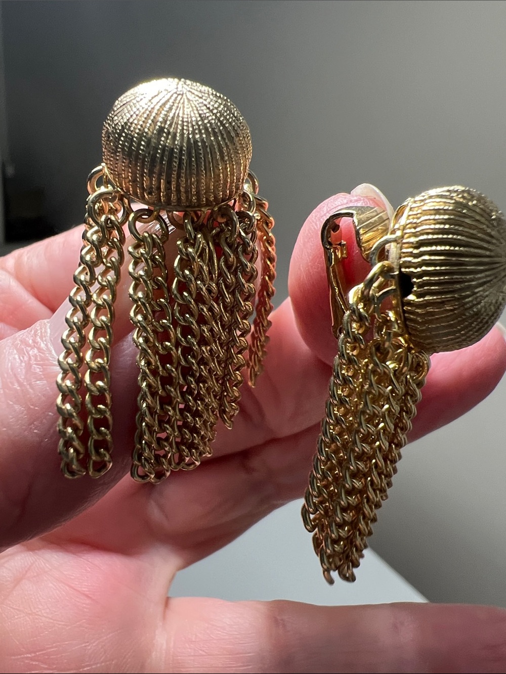 Golden Chain Tassel Dome Clip-On Earrings - Vintage - Picture 7 of 13